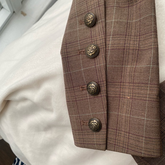 Burgundy plaid designer Blazer with Faux Fur Trim - Picture 8 of 16